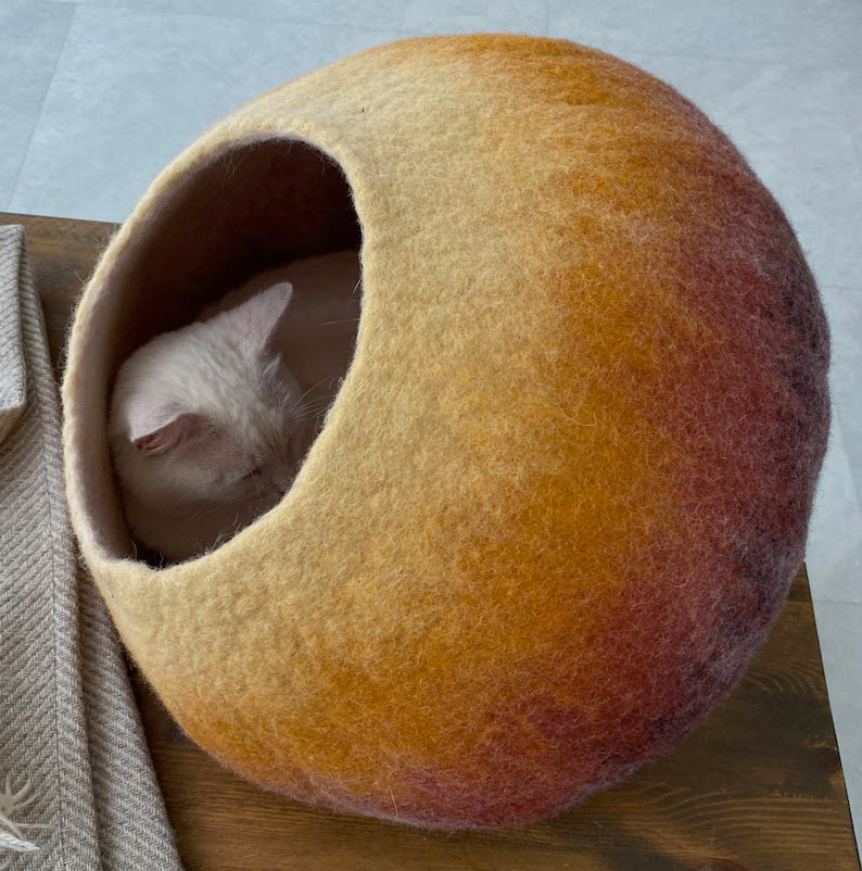 Luxury Artisan-Made Wool Cat Cave Bed: Handcrafted Felt Pet Furniture for Modern Home Decor - Cocoon Design with Warm Autumn Hues