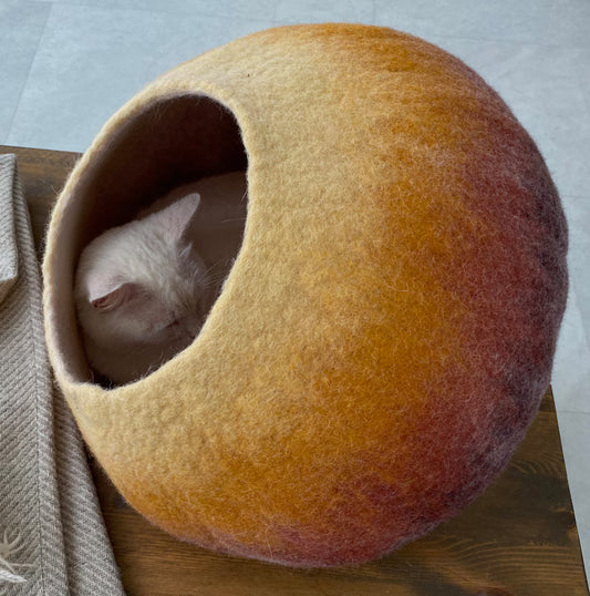 Luxury Artisan-Made Wool Cat Cave Bed: Handcrafted Felt Pet Furniture for Modern Home Decor - Cocoon Design with Warm Autumn Hues